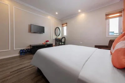 豪华房（2 位成人 + 1 名儿童） — Omina Hotel & Travel